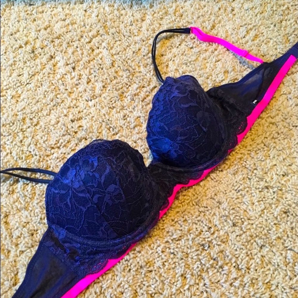 VS PINK BRA